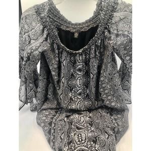 FREE W/PURCHASE City Triangles Blouse Black/White Medium On Off Shoulder Classy